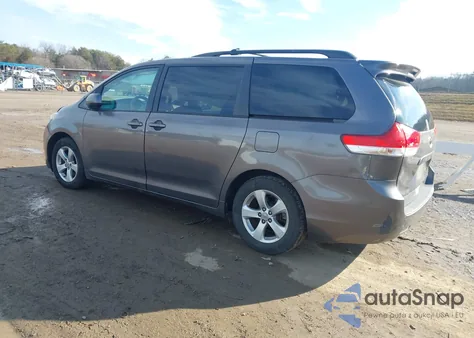 2011 Toyota Sienna Le V6 z USA, uszkodzony, nr VIN 5TDKK3DC7BS114070